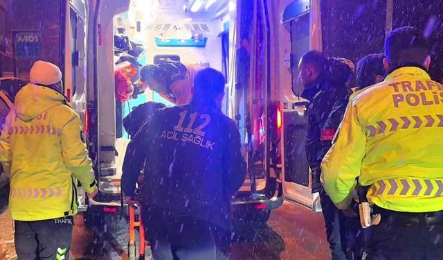 Kar yağışı kazayı beraberinde getirdi: Motokurye yaralandı