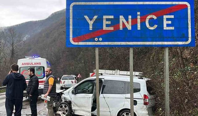 Karabük'te iki otomobil kafa kafaya çarpıştı: 5 yaralı