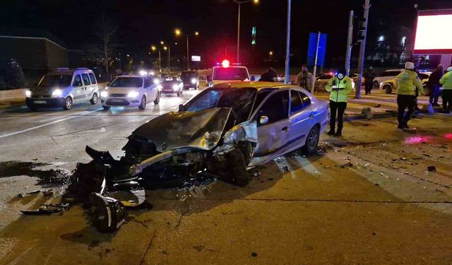 Karaman'da polisten kaçan şüpheliler kaza yaptı: 3 yaralı