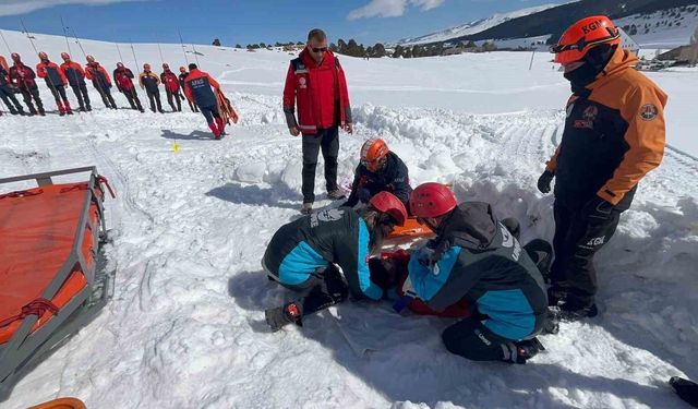 Kars'ta nefes kesen çığ tatbikatı: Ekipler zamanla yarıştı
