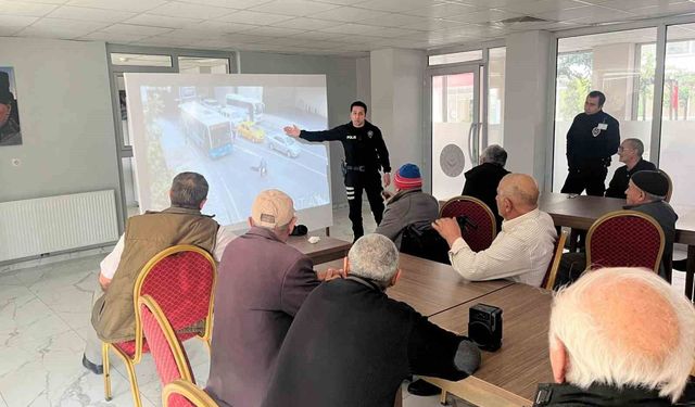 Kars'ta yaşlılara trafik eğitimi verildi