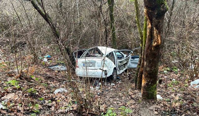 Kastamonu'da otomobil şarampole yuvarlandı: 3 yaralı