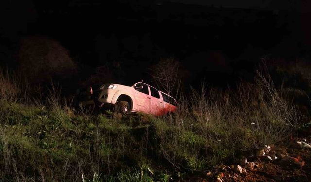 Bursa'da kamyonet şarampole yuvarlandı