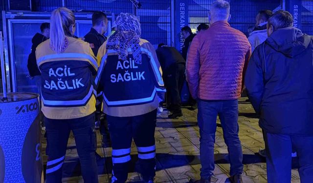 Motosiklet kazasında yaralanıp hastaneye gitmek istemeyen genci polis ikna etti