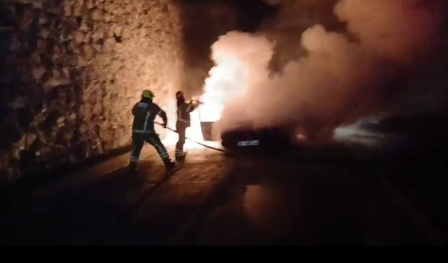 Mudanya yolunda korkutan araç yangını