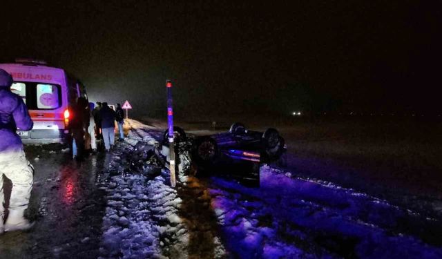 Muş-Erzurum yolunda takla atan otomobil şarampole yuvarlandı: 2 yaralı