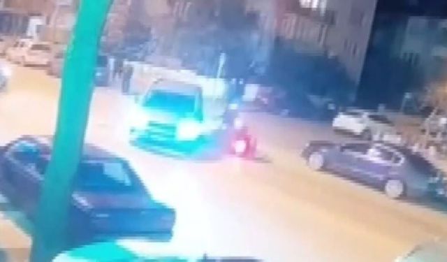 Otomobil ve motosikletin karıştığı kaza güvenlik kamerasına yansıdı