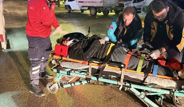 Otomobilin çarpıp kaçtığı motosiklet sürücüsü yaralandı