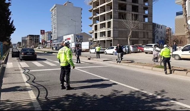 Otomobilin çarptığı çocuk yaralandı