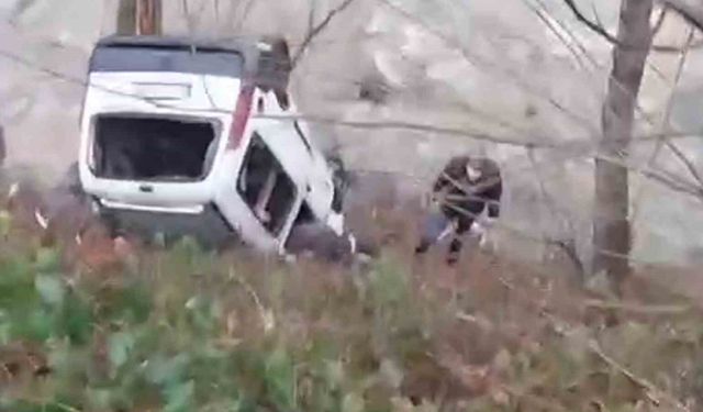 Rize'de kamyonet dereye yuvarlandı: 1 ölü, 1 yaralı