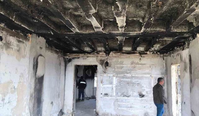 Şarj esnasında patlayan telefon, evi küle çevirdi