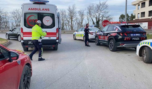 Sinop'ta motosiklet ile otomobil çarpıştı: 1 yaralı