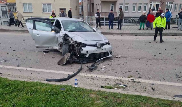 Sinop'ta otomobiller çarpıştı: 3 yaralı