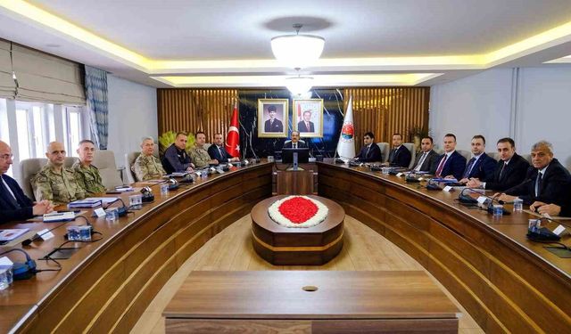 Şırnak'ta 2 suç çetesi çökertildi, 122 hükümlü yakalandı