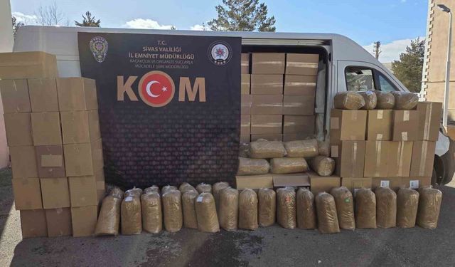 Sivas'ta 840 bin makaron ve yüzlerce kilo kaçak tütün ele geçirildi
