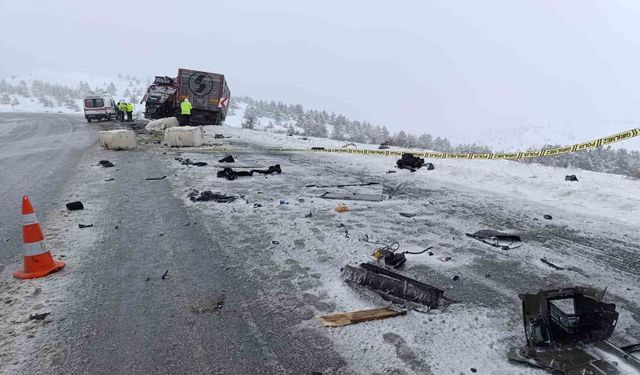 Sivas'ta feci kaza: 1 ölü, 2 yaralı