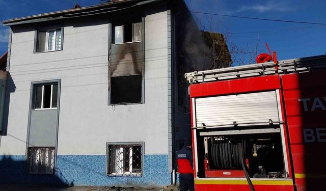 Tavşanlı'da korkutan bina yangını
