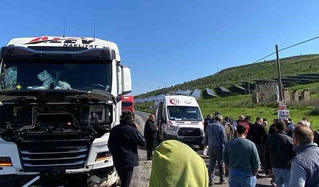 Tire'de hatalı sollama yapan otomobil kamyona çarptı