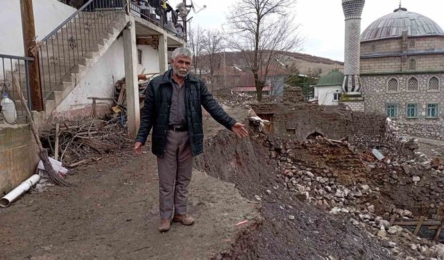 Tokat'ta aşırı yağış mahallede hasara yol açtı