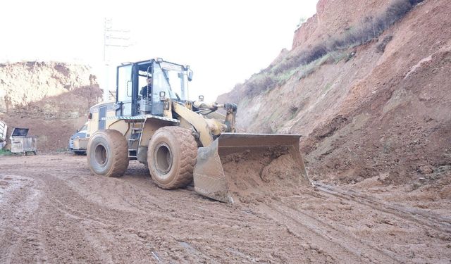 Turgutlu'da şiddetli yağış toprak kaymasına neden oldu