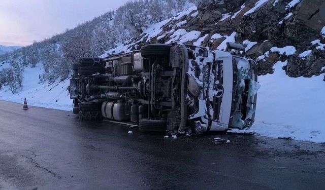 Uludere'de trafik kazası: 2 kişi yaralandı