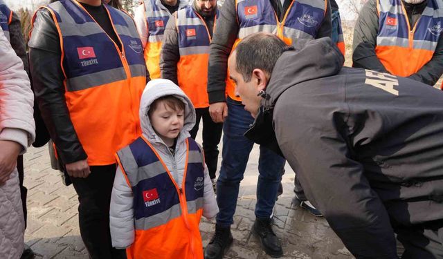 Vali Taşolar, minik AFAD gönüllüsü Poyraz Ege ile bir araya geldi