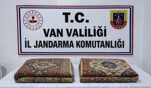 Van'da 1 milyon 200 bin TL değerinde gümrük kaçağı 2 adet halı ele geçirildi