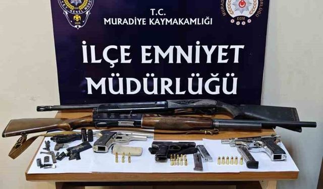 Van'da çok sayıda silah ve mühimmat ele geçirildi