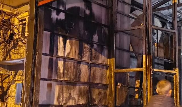 Van'da iş yerindeki yangında 1 kişi yaralandı, 2 kişi dumandan etkilendi