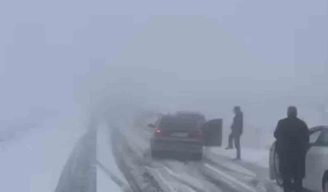 Viranşehir'de kar yağışı trafiği olumsuz etkiledi