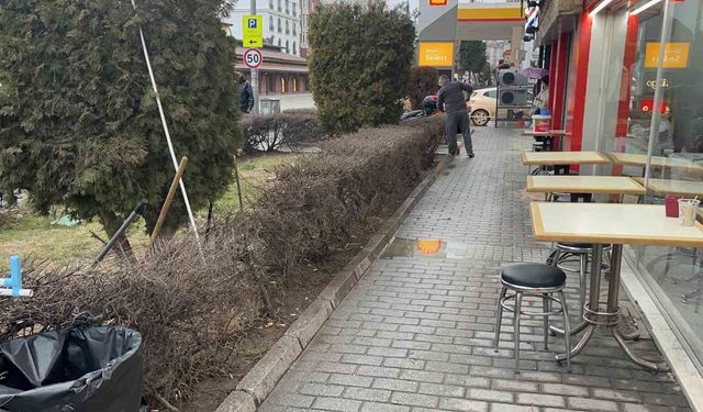 Yan bakma kavgasında biri ağır 2 kişi bıçaklanarak yaralandı