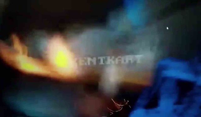 Yolcu minibüsü ile otomobil kafa kafaya çarpıştı: O anlar kamerada