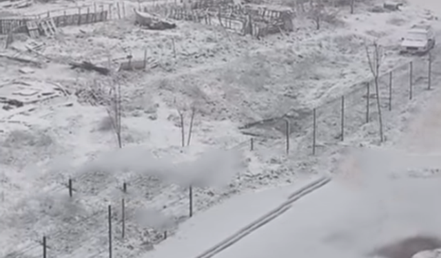 Bursa'da yoğun kar trafiği felç etti!