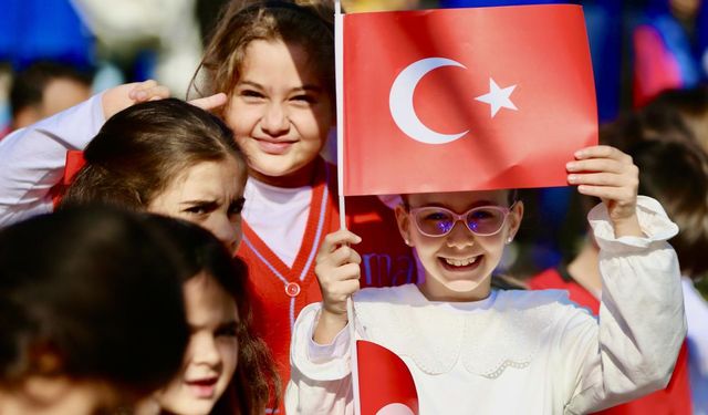 Öğrenciler ikinci döneme "Bayrak Sevgisi" ile başlayacak