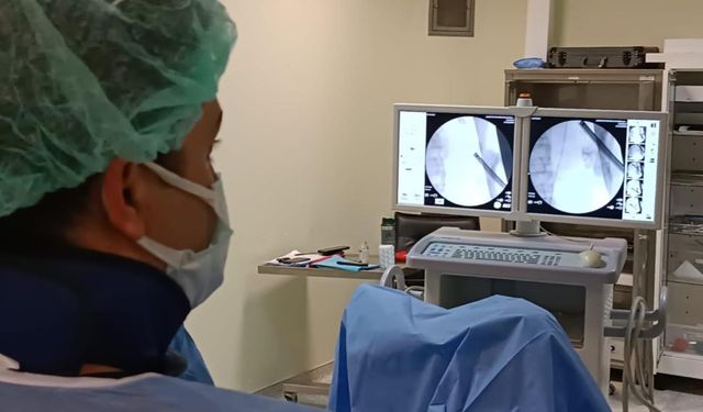 Ameliyata alınan hastadan 295 adet böbrek taşı çıkarıldı