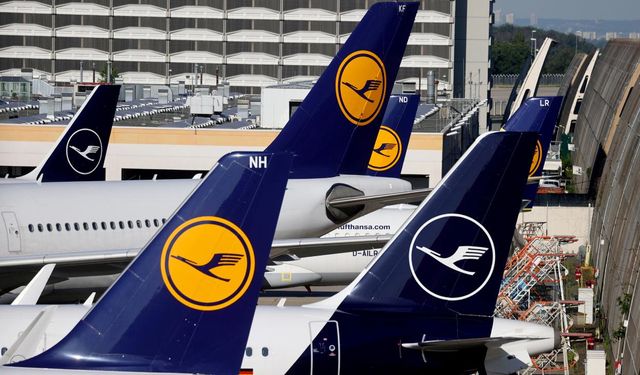Lufthansa'da 800 uçuş iptal edildi