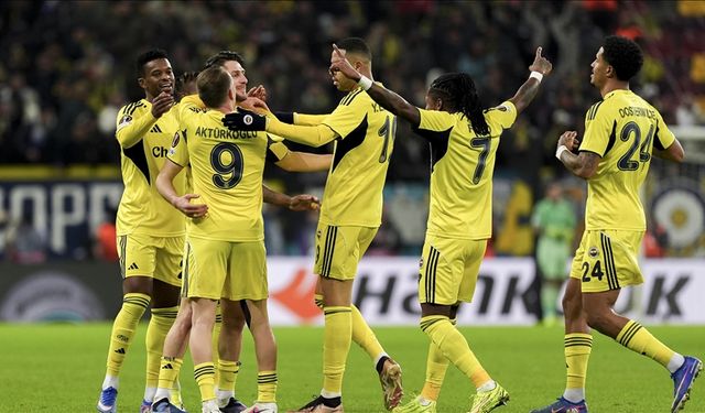 Bakan Bak, Fenerbahçe-Nottingham Forest maçını takip etti