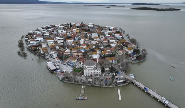 Uluabat Gölü'nün suyu "Küçük Venedik"teki evlere dayandı