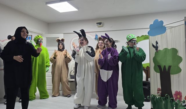 Yunuseli Anaokulu öğrencileri tiyatro şenliğinde buluştu