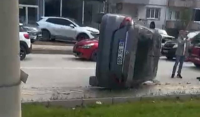 Bursa'da korkunç kaza: Araç yan yattı