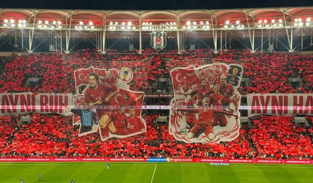 Tribünlerden Milli Takım için anlamlı pankart