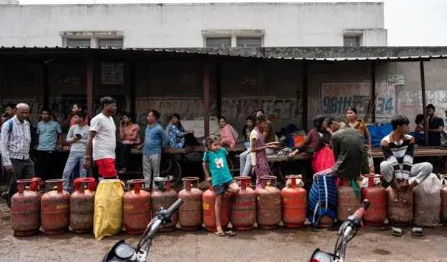 Enerji krizi dünyayı sardı: Kuyruklar uzadı