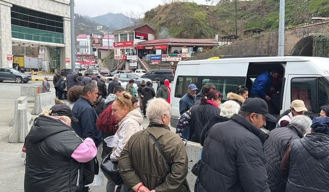 Vizesiz ve yakın diye akın ettiler: Uzun kuyruklar oluştu