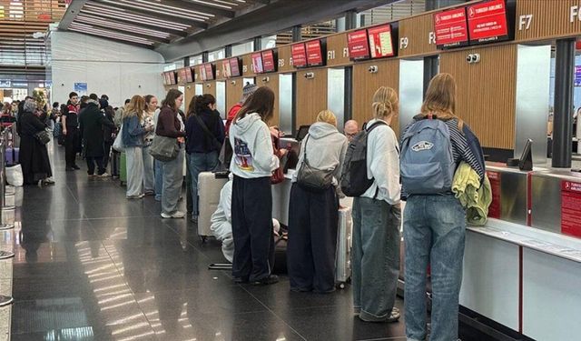 İstanbul'daki havalimanlarında tatil yoğunluğu!