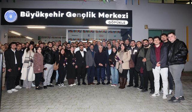 Başkan Mustafa Bozbey, gençlere sahur yaptı