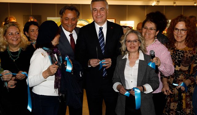 Bursa'da kadınların ışığı tuvalde hayat buldu