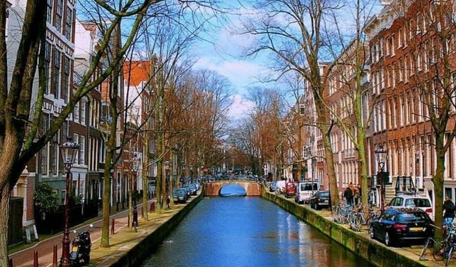 Amsterdam’da Yahudi okulunda patlama