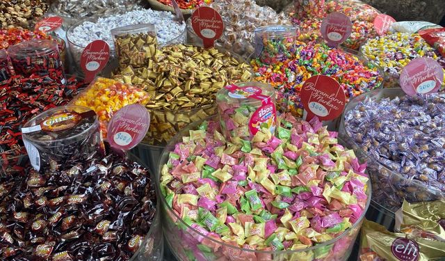 Bursa Kapalı Çarşı’da bayram şekeri mesaisi başladı