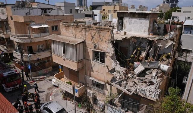 Füzeler peş peşe ateşlendi!