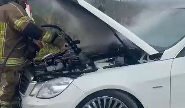 Bursa'da lüks otomobil küle dönmeden söndürüldü